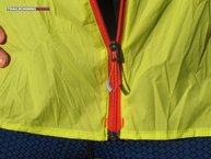 Salomon S-Lab Light Jacket W: la cremallera fcil manipulacin con la cuerda que sirve de gua