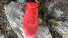 Con un mesh agradable y que se ajusta como un guante, las Salomon S-lab Sense 8 estn listas para batir las pistas