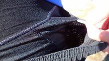 Salomon S-Lab Sense Boxer: Un bolsillo pequeo a cada lado, accesible por la cintura del pantalon externo.
