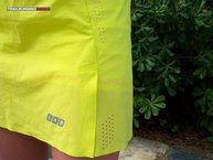 La falda  Salomon S-Lab Sense Skort   dispone de unas orificios perforados con laser en zonas estratgicas ms propensas a sudar. Aqu podemos ver las de la zona anterior.