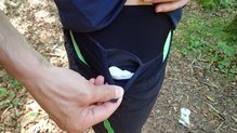 Salomon S-Lab Support Half Tight: Gracias a la cintilla es relativamente fácil acceder al bolsillo