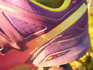 Detalle de las costuras posteriores de las Salomon Speedcross 4 W.