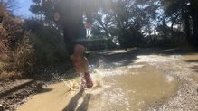 Aunque no son impermeables, lo tupido del upper y el recubrimiento de la suela permiten cierto aislamiento del agua