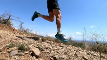 Salomon Ultra Flow, y en bajada.