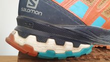 A pesar de algunas arrugas, el talon de las Salomon XA Pro 3D v8 esta perfecto