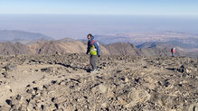 Llegando a la cima del Toubkal con las Scarpa Ribelle Run Kalibra G