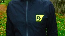 Scott RC Run Waterproof Jacket: logotipos reflectante de la parte delantera