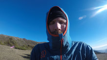 Ternua Agile Hybrid Jacket: el gorro y cuello ofrecen una protección soberbia