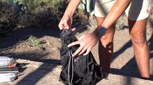 El bolsillo trasero tiene un doble cierre de seguridad.