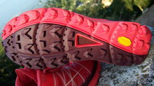 The North Face Ultra Vertical, detalle de la suela con tacos direccionados en zonas diferenciadas (más info review)