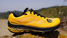 Topo Athletic MTN Racer 2