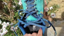 Topo Athletic Ultraventure 3 con un atado fácil y seguro.