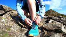 Topo Athletic Ultraventure 3 con cordones de fácil atado.