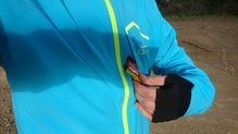Bolsillo con cierre magnético en la Uglow Rain Jacket limited edition.
