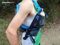 Ultimate Direction AK Mountain Vest 3.0: Sistema para ubicar los palos insuperable