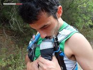 Ultimate Direction AK Mountain Vest 3.0: Podemos beber de los soft sin quitarlos del boslillo