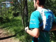 Ultimate Direction AK Mountain Vest 3.0: No importa cuan llena est la mochila, no hay rebotes