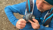 Ultimate Direction Adventure Vest 5.0: Compartimento especfico para un soft flask.