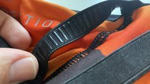 Ultimate Direction Comfort Belt: detalle de los elasticos de sujeccion