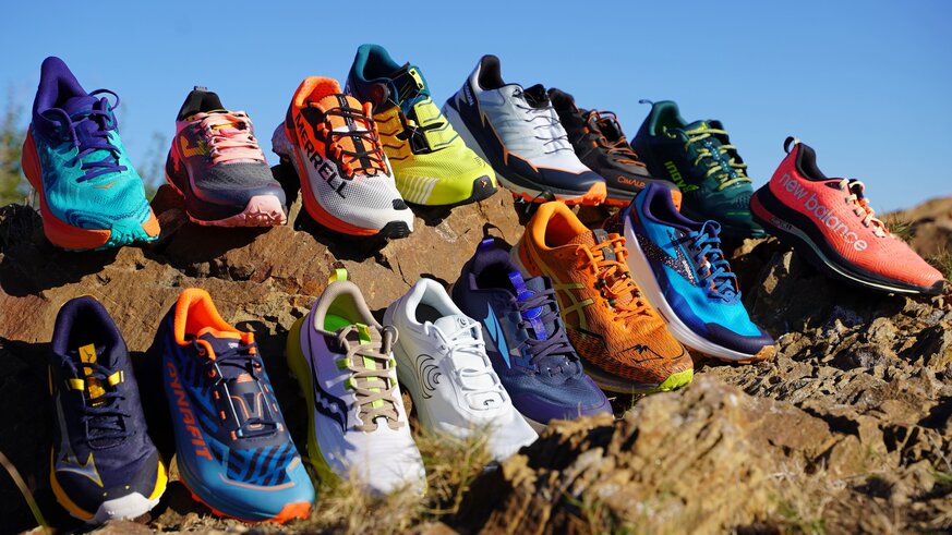 En este reportaje que mostramos nuestra seleccin de 15 zapatillas ideales para correr maratones de Trail Running. Las mejores zapatillas Trail Running 2023 para Maratn es un artculo comparativo entre los modelos que ms nos han gustado en nuestras pruebas de este ao para correr las carreras que van de los 30 a los 50km de distancia. Te ayudamos a encontrar las zapatillas que ms se adaptan a tus caractersticas para este tipo de carreras de montaa.