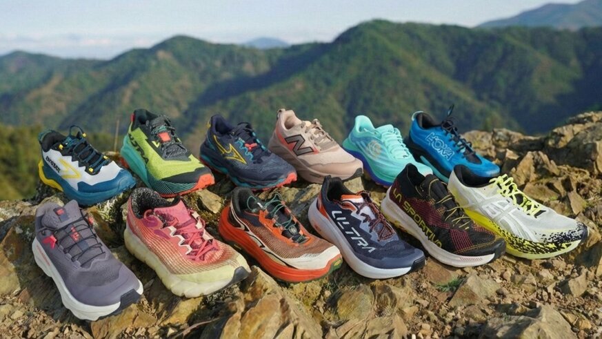 En este reportaje que mostramos nuestra selección de 12 zapatillas ideales para correr ultras de Trail Running.
Las mejores zapatillas de Trail Running del año para Ultras es un artículo comparativo entre los modelos que más nos han gustado en nuestras pruebas de este año para correr las carreras de distancias largas.
Te ayudamos a encontrar las zapatillas que más se adaptan a tus características para este tipo de carreras de montaña.