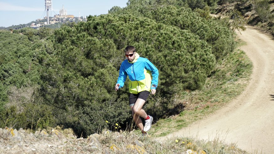 Cmo deben ser tus zapatillas para iniciarte en el Trail Running? Sin duda, las zapatillas son la eleccin ms importante que debemos hacer a la hora de iniciarnos en el mundo del Trail Running. Podemos salir ms o menos con cualquier ropa puesta, pero los pies son ms delicados.